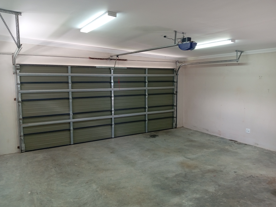 To Let 3 Bedroom Property for Rent in Kraaibosch Park Western Cape